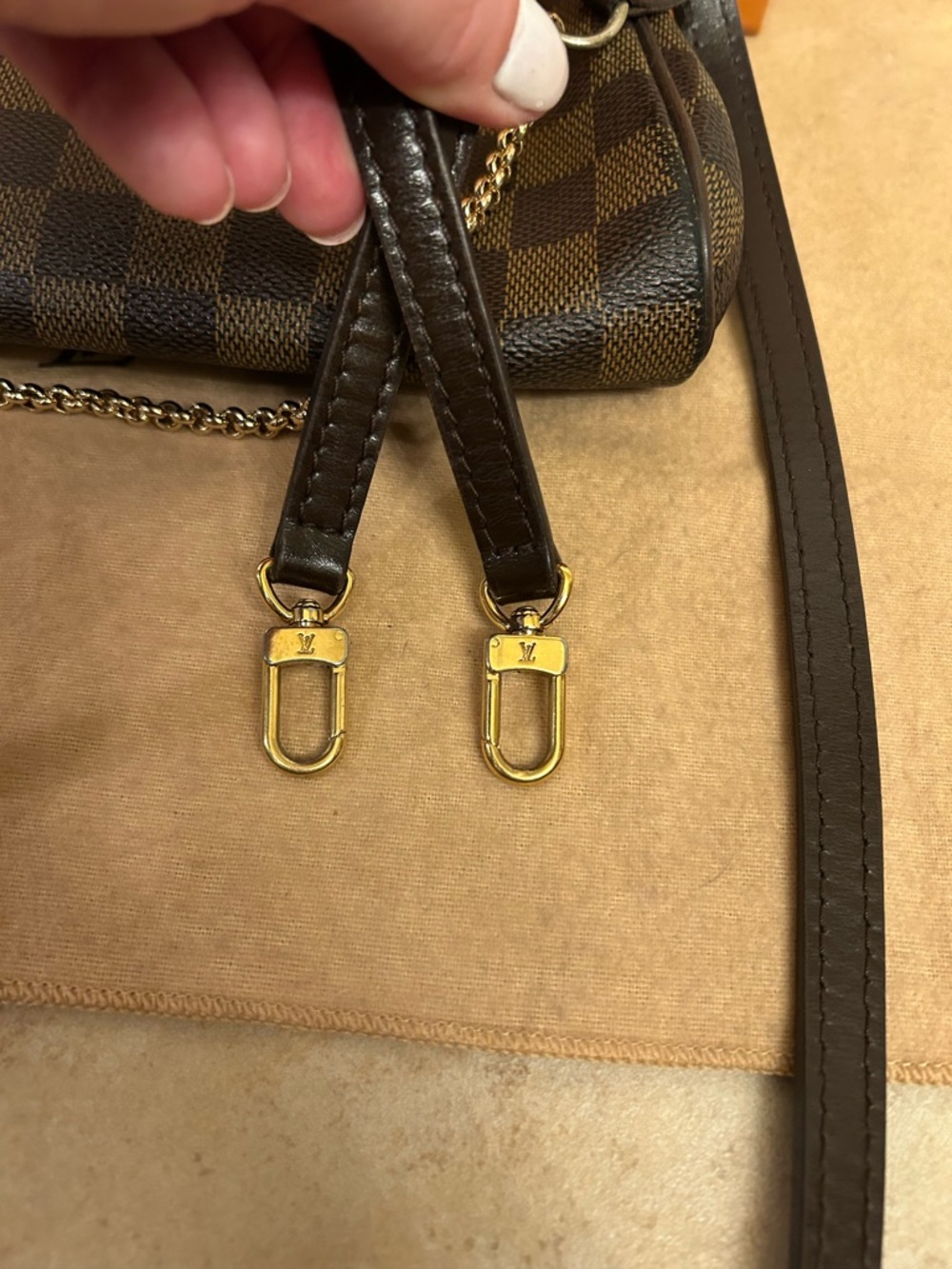 Louis Vuitton Damier Crossbag - Picture 14 of 16